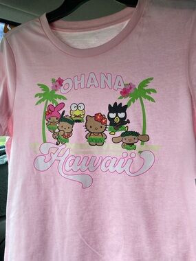 NWT Hello Kitty Ohana Hawaii Pink Graphic Tee